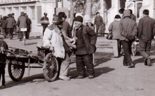 1948年，解放軍戰士捨身炸碉堡犧牲，3年後為何又出現在了嵊縣？