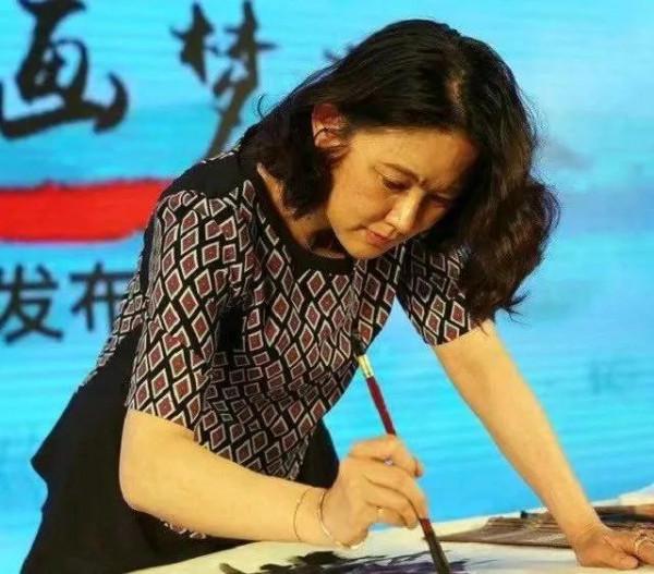 美女帶著齊白石的畫去鑑定，專家說假的，女子笑：齊白石是我爺爺