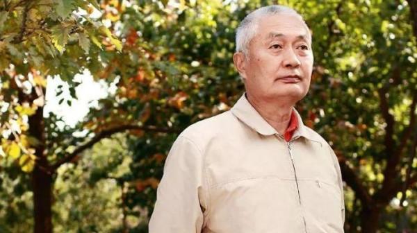 他是陳毅的小兒子，岳父是開國大將，辭去軍職下海經商，活到72歲