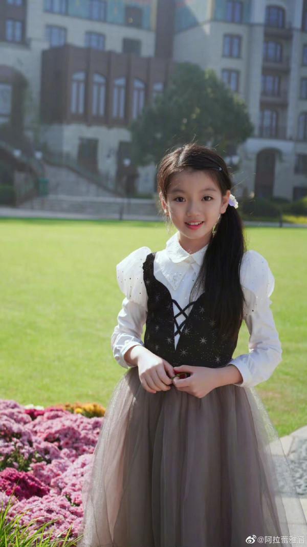 還記得百萬年薪拿來養弟弟的阿拉蕾嗎？如今長到認不出？