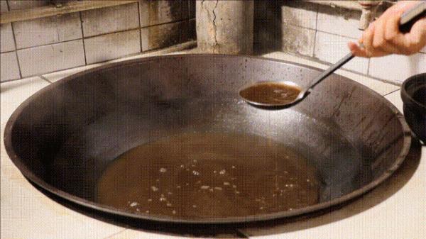 挖一勺梨膏泡一碗茶水,近60年的梨樹,帶給我們的還有歲月的積澱 挖一勺梨膏泡一碗茶水,近60年的梨樹,帶給我們的還有歲月的積澱