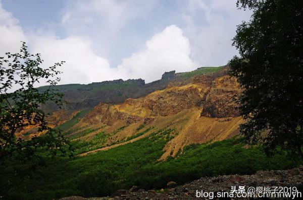 為什麼長白山瀑布遊客不能近身觀賞(圖) 為什麼長白山瀑布遊客不能近身觀賞(圖)