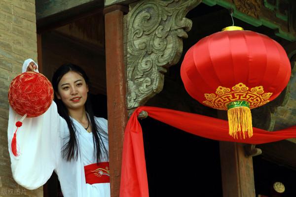 古詩詞裡的“西風”、“西樓”和“西窗”分別有何特別的寓意？