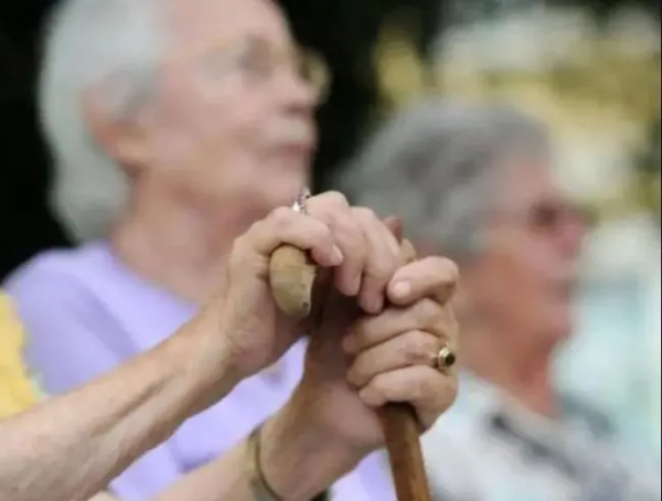 俄羅斯老年網紅：生活不止兒孫和菜市場，後半生依然可以豐富多彩