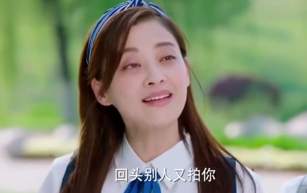 女學生別硬演！強裝嫩的比紅燒肉還油膩，有人卻似清泉，美了歲月