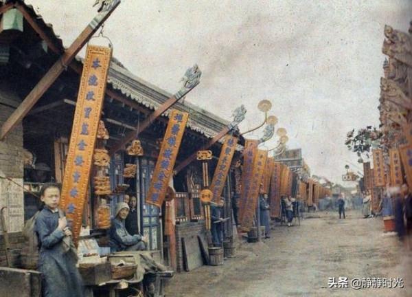 晚清老照片:男子留長指甲,兵丁撅腚射箭,男子舉大石 晚清老照片:男子留長指甲,兵丁撅腚射箭,男子舉大石