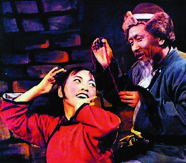 1945年《白毛女》首演，毛主席大力誇讚演員，王昆：他們來告訴我