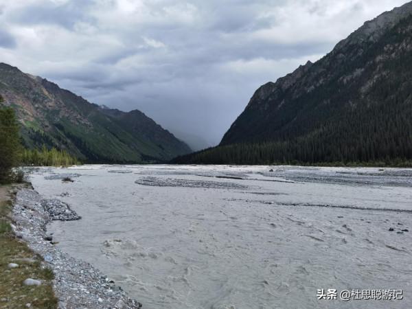 漢EV自駕新疆伊犁，乘坐區間車逛昭蘇打卡點夏塔景區