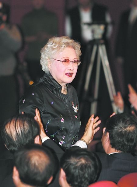 美人從未遲暮！99歲中國奶奶，愛化妝會打扮，比同齡人顯年輕10歲