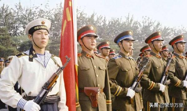 解放軍的三軍儀仗隊，2014年，為何換髮了14式禮賓服？