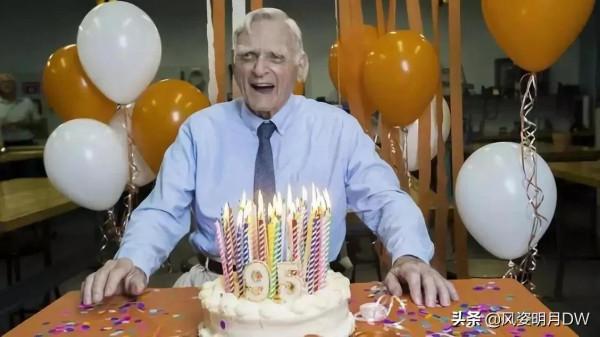 54歲失業，97歲獲諾貝爾獎，保持終身學習的人到底有多牛逼