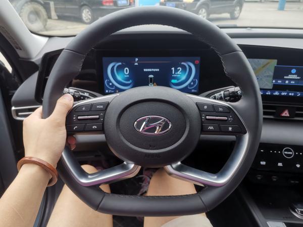 解析第七代伊蘭特,標配倒車影像+8英寸大屏,油耗僅5.3L 解析第七代伊蘭特,標配倒車影像+8英寸大屏,油耗僅5.3L