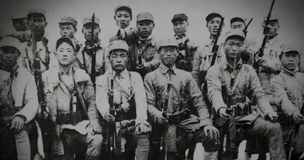1942年,粟裕收到南京偽政府寄的2盒煙,頓感不妙下令:立即集合 1942年,粟裕收到南京偽政府寄的2盒煙,頓感不妙下令:立即集合