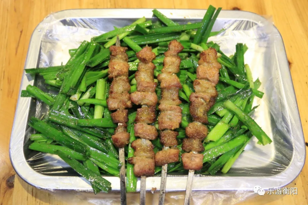 吊爐燒烤，用獨家秘訣研製，是冬日裡的一方人間風味