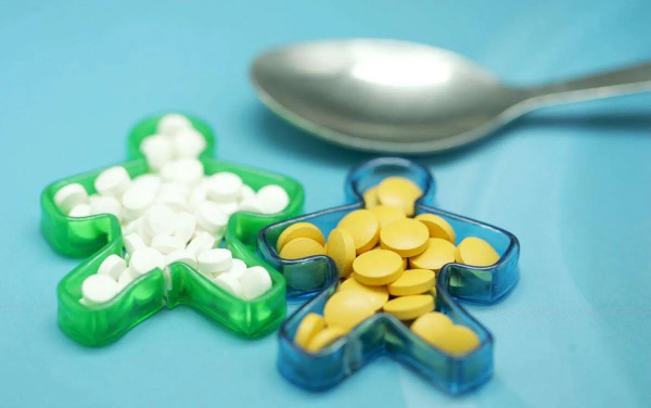 呼吸道感染，阿莫西林和羅紅黴素哪個效果好？它們有什麼不同？