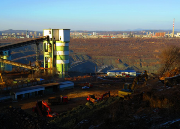 我國第一露天煤礦，煤層厚達55米，開採118年後如今是什麼樣子？