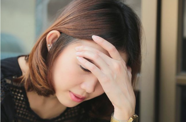 女兒事業有成，30歲還沒談戀愛，父親逼婚：你已經掉價了知道嗎