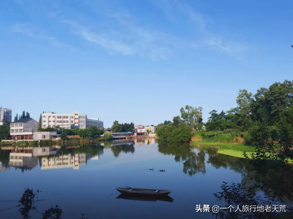 苦等5年終通高鐵！這座比成都還巴適的酒城，為了吃也要去一趟