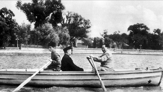 百艘軍艦硬闖中國,毛主席警告多次無果,隨後一聲令下直接開炮 百艘軍艦硬闖中國,毛主席警告多次無果,隨後一聲令下直接開炮