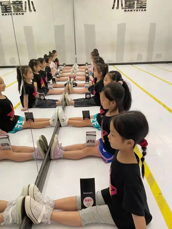 每20個孩子就有一個脊柱側彎？孩子這些不良體態，家長該注意了