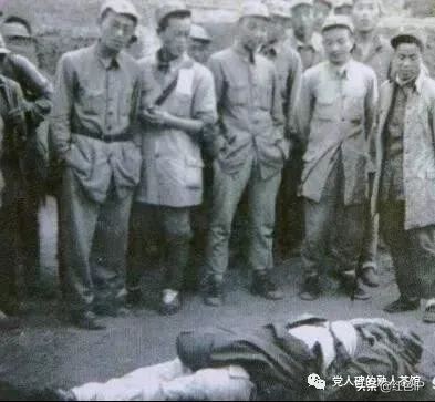 小學課本騙了你?《燈光》背後的那片無名英烈墓 小學課本騙了你?《燈光》背後的那片無名英烈墓