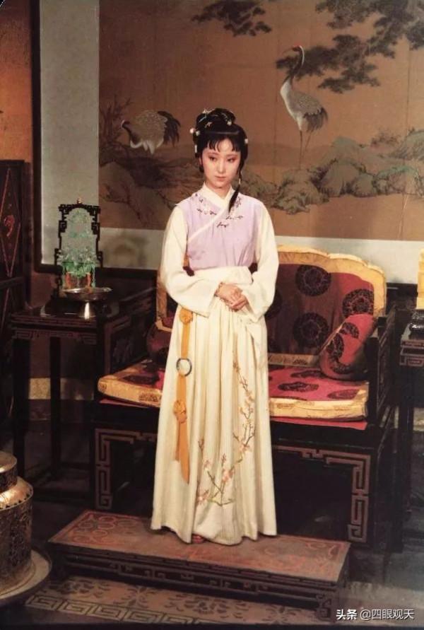 冷眼看紅樓：林黛玉為何要配許多薔薇硝？她在努力維繫自己的社交