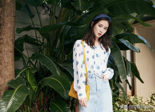 劉詩詩下班路邊啃玉米,穿T恤奶奶褲超可愛,染捲髮戴帽像大姑娘 劉詩詩下班路邊啃玉米,穿T恤奶奶褲超可愛,染捲髮戴帽像大姑娘