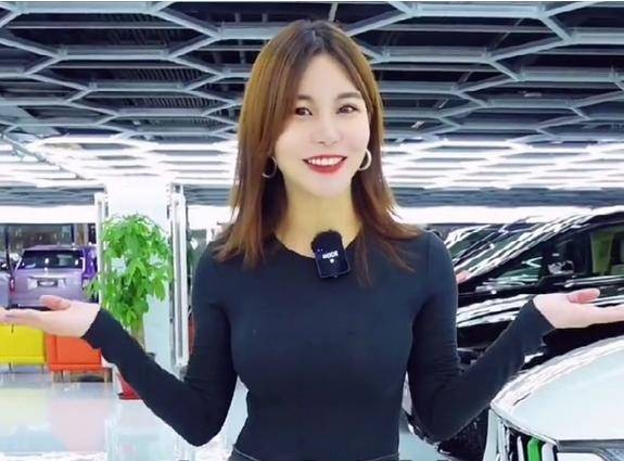 11年前，“寧坐寶馬哭，不坐腳踏車笑”的女孩馬諾，如今咋樣了