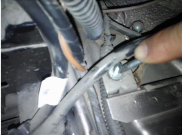 大眾捷達空調不工作，散熱風扇轉空調壓縮機工作風扇停壓縮機停