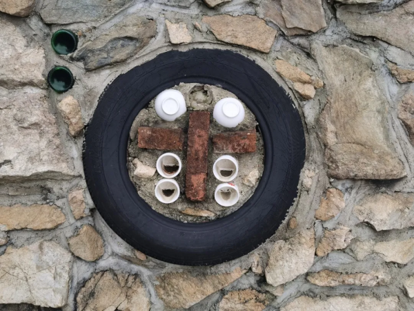 自我放逐27年,于振立在大黑山為自己造了座“墳墓”| 藝術栗子 自我放逐27年,于振立在大黑山為自己造了座“墳墓”| 藝術栗子