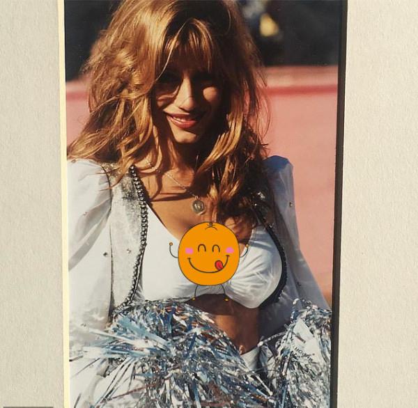 前NFL啦啦隊員打80歲老者臉，指責對方吃飯摘口罩，自己卻也沒戴