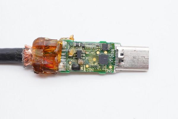 內建光纖模組的CC線長什麼樣?拆解Facebook Oculus VR專用線揭曉 內建光纖模組的CC線長什麼樣?拆解Facebook Oculus VR專用線揭曉