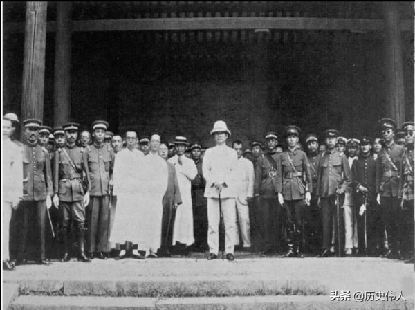 組建裝甲兵部隊時,毛主席指著身邊一人說:他是我們裝甲兵之父 組建裝甲兵部隊時,毛主席指著身邊一人說:他是我們裝甲兵之父