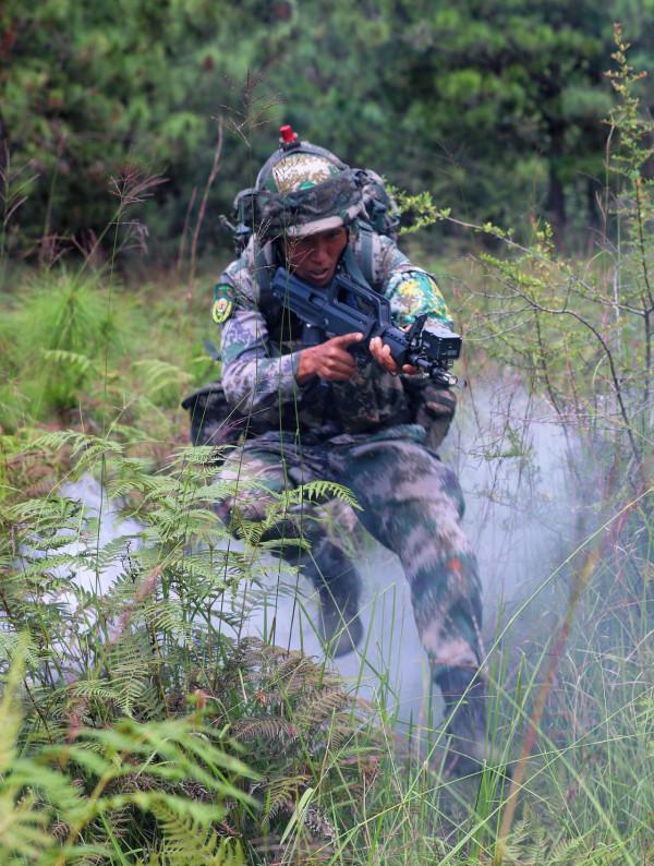殺聲震天！直擊第81集團軍某合成旅刺殺訓練