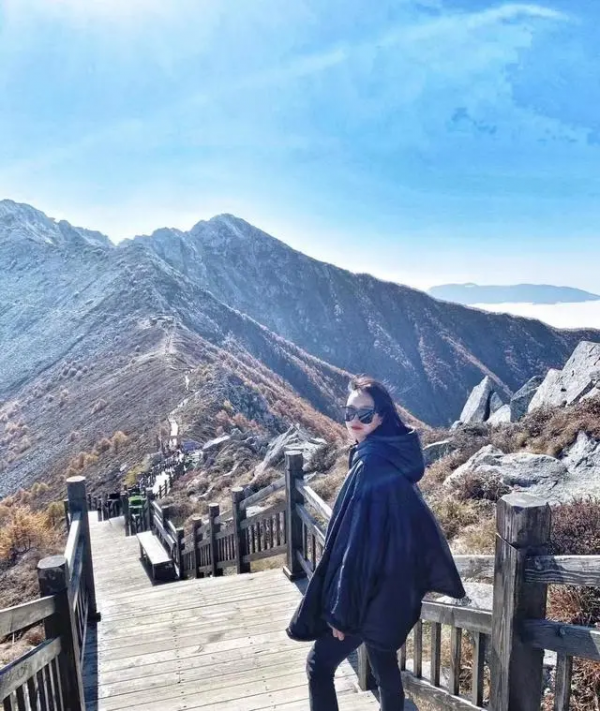 位於陝西境內，秦嶺山脈最高峰，海拔3767.2，你知道是哪裡嗎