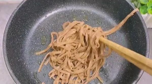 今天吃什麼「減脂餐」？減脂餐醬香餅，幹吃不胖