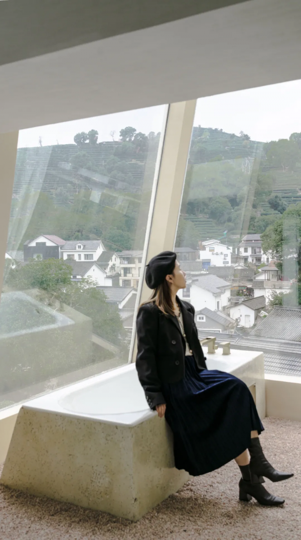 杭州民宿圈又一新作!270°落地玻璃躺看茶園,私享西湖邊避世秘境 杭州民宿圈又一新作!270°落地玻璃躺看茶園,私享西湖邊避世秘境