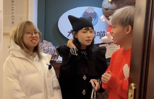 千萬粉絲網紅因得罪蔡徐坤粉絲，被扒出一眾黑料，本人連忙道歉