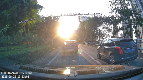 與華為手機更配！盯盯拍智慧後視鏡S5