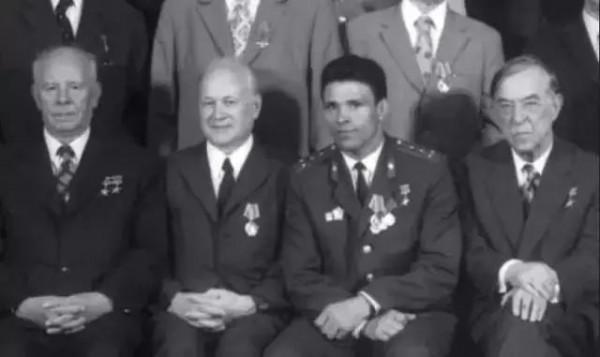 他被鑑定為精神病,出國後卻獲諾貝爾獎 他被鑑定為精神病,出國後卻獲諾貝爾獎