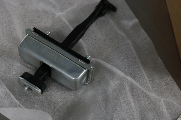 翻新一輛“破爛不堪”的路虎攬勝，匠心修復，滿血復活變新車