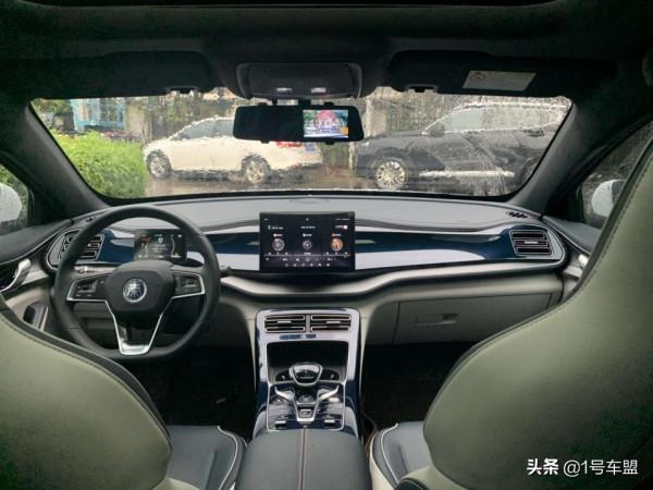 秦PLUS DM-i試駕報告｜11臺車開100公里，累計加油不到300元