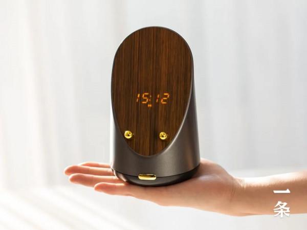 是感應音箱、手機支架、電子鐘，也是無線充，這個小木頭神了 || Chin@美物