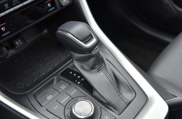 廣汽豐田威蘭達，有必要選2.0L四驅尊貴版，安全舒適，還省油