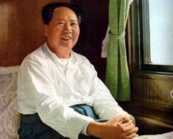 毛主席請14歲小姑娘參加開國大典，遭到拒絕，毛主席：我得見見她