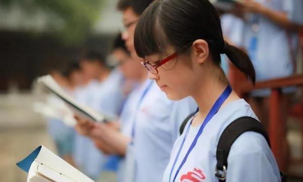 初中時成績平平無奇，高中後如何逆襲成學霸，資深班主任說出答案