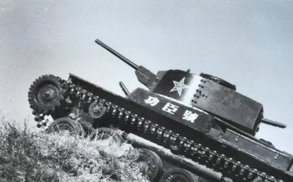 黃克誠率一個師到東北，杜聿明看不上，參謀：他們這個師有三萬人