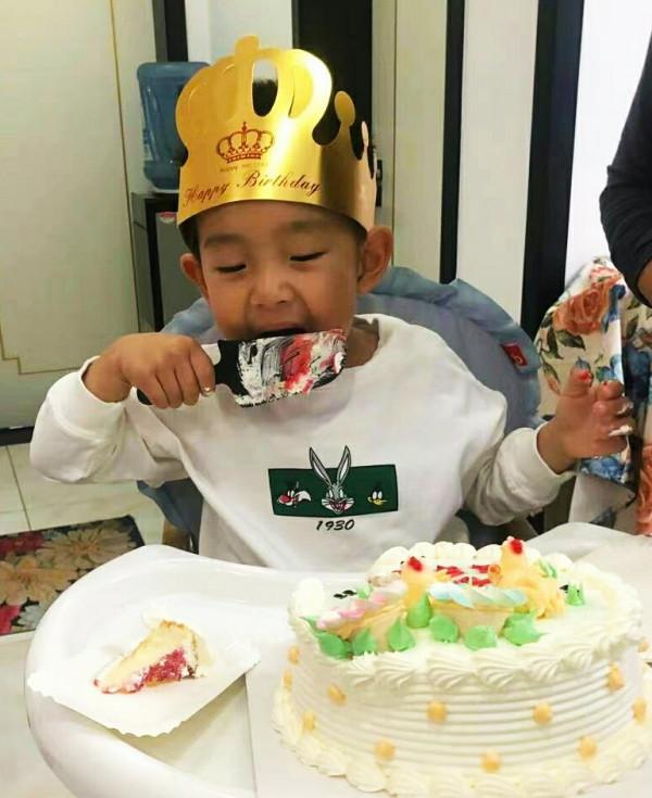 寶貝孫孫四周歲啦!曬曬生日小家宴 寶貝孫孫四周歲啦!曬曬生日小家宴