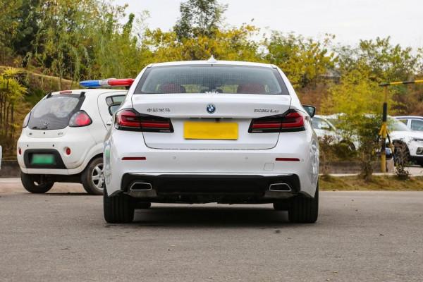 體驗寶馬5系PHEV，6.7秒破百帶空氣懸架，舒適與運動兼備