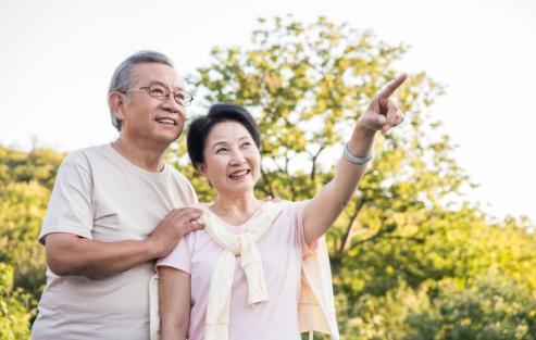 竹金仁寧可獨自面對孤獨的生活，不願讓保姆走進自己的內心世界